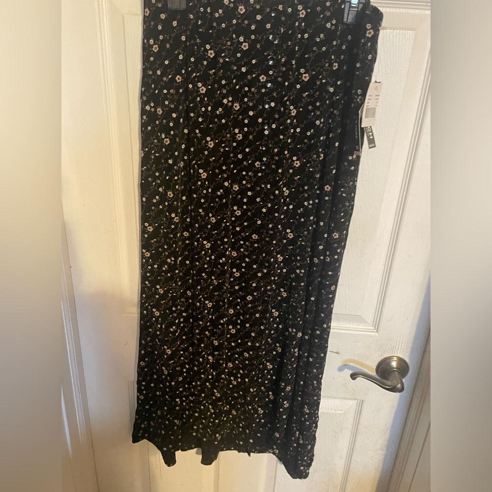 Briggs New York Black Floral Maxi Skirt